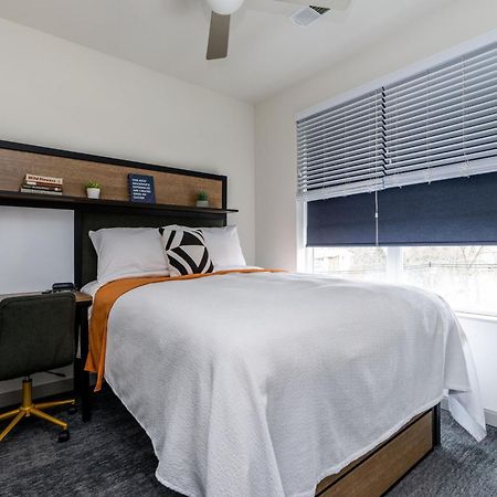 Yugo Guest Suites Urbana Экстерьер фото