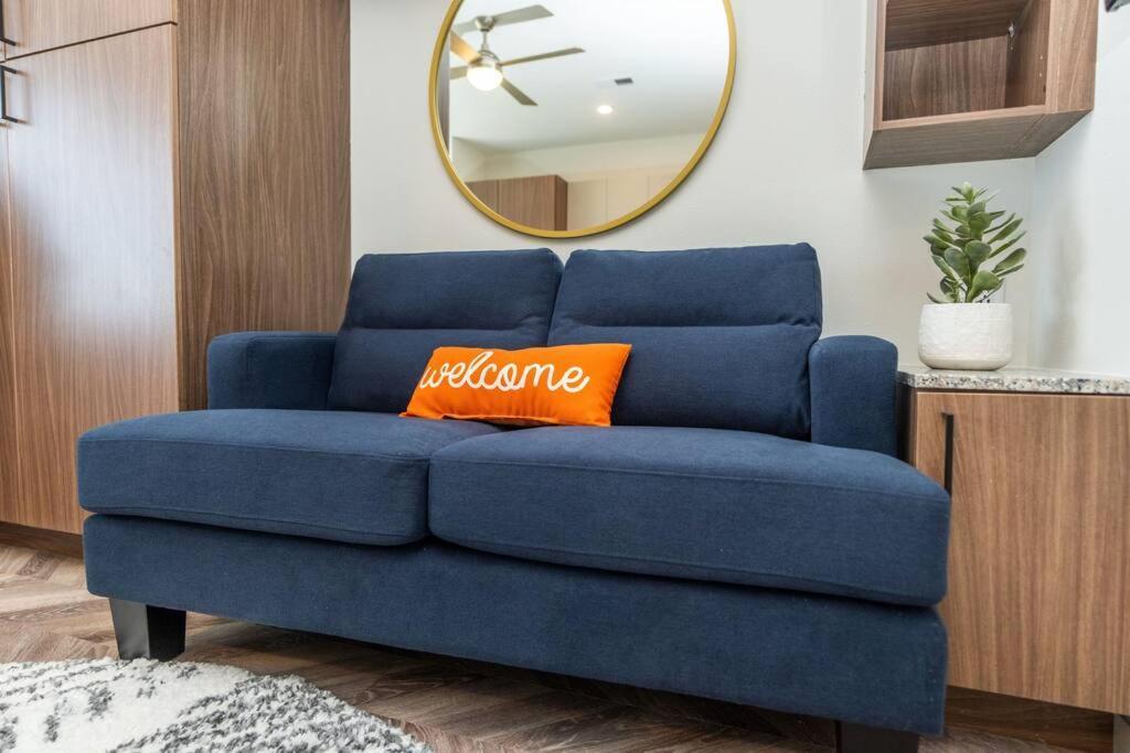 Yugo Guest Suites Urbana Экстерьер фото