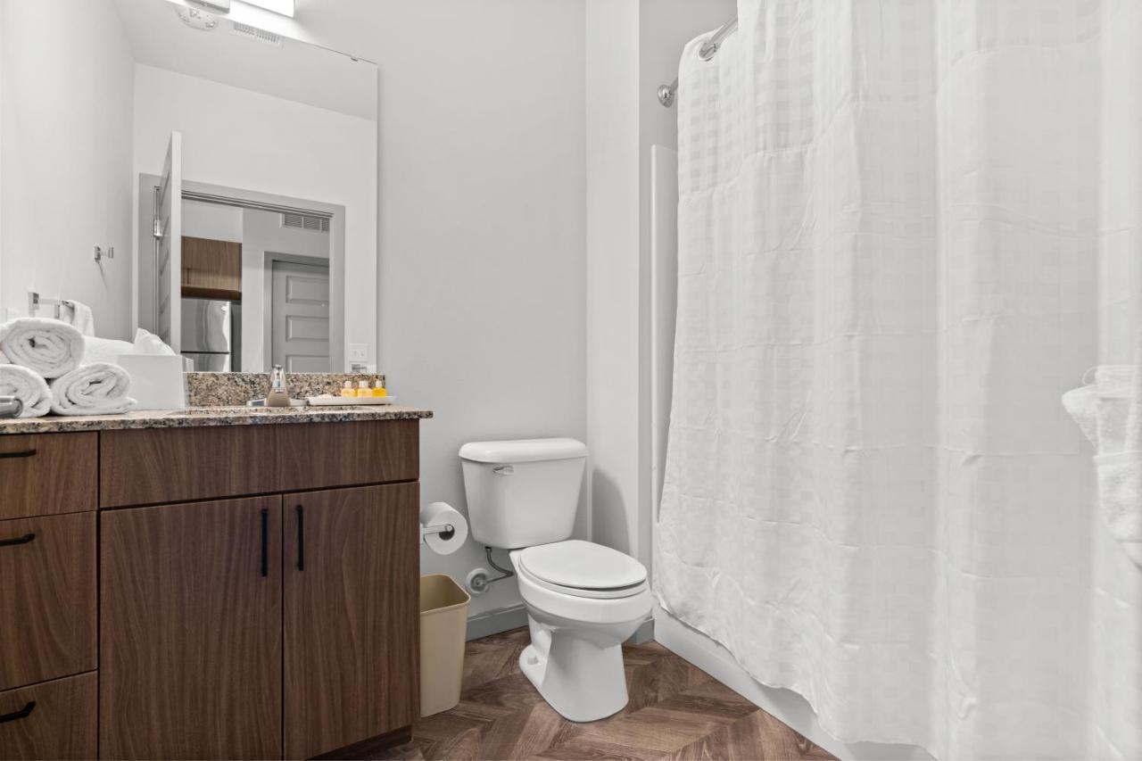 Yugo Guest Suites Urbana Экстерьер фото