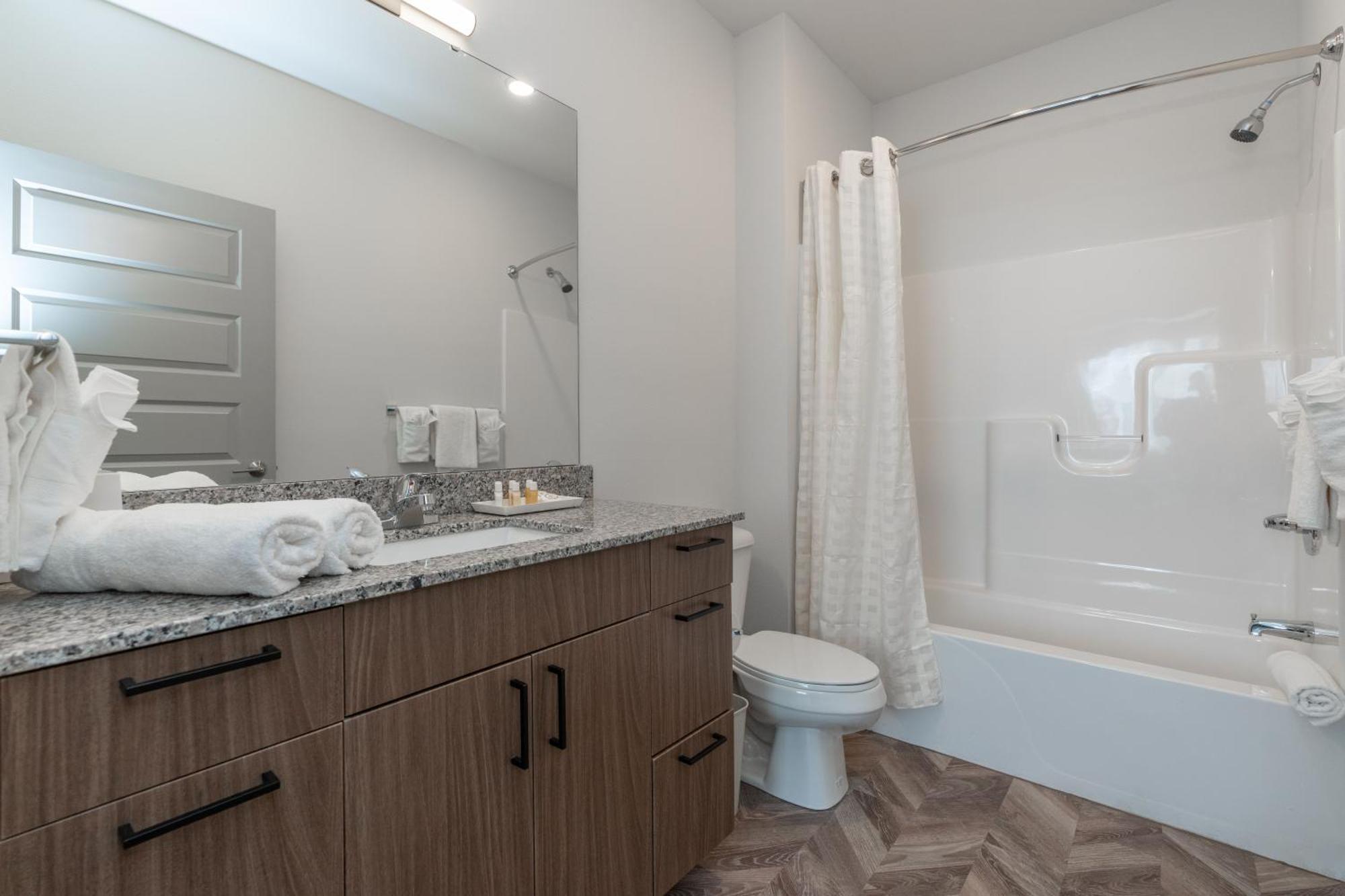 Yugo Guest Suites Urbana Экстерьер фото