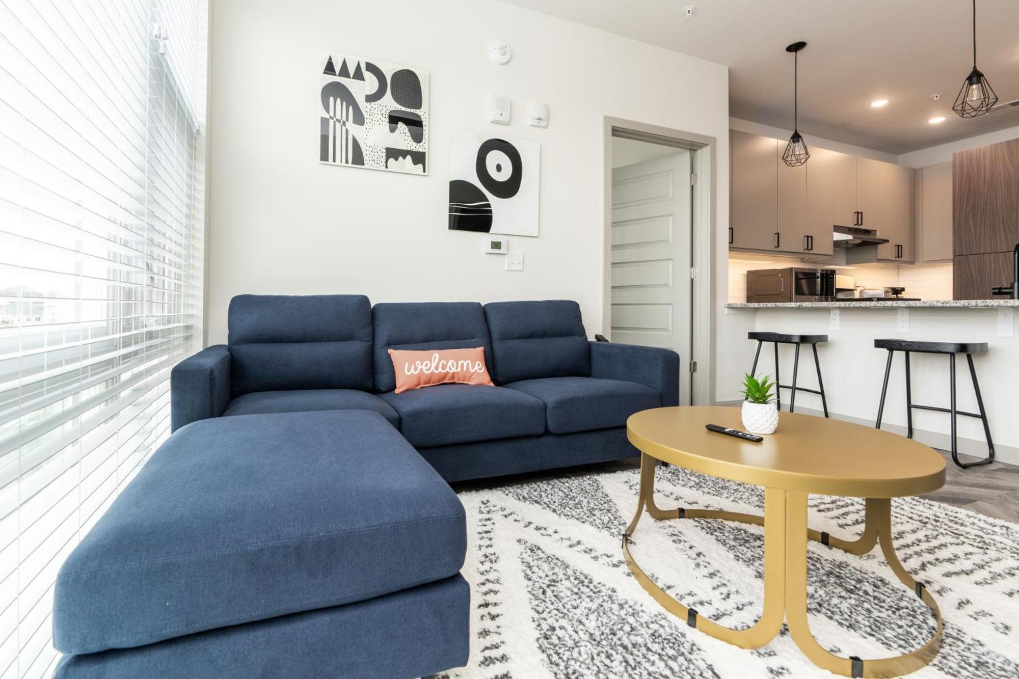 Yugo Guest Suites Urbana Экстерьер фото